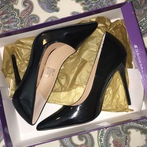 Madden Girl Black Pumps